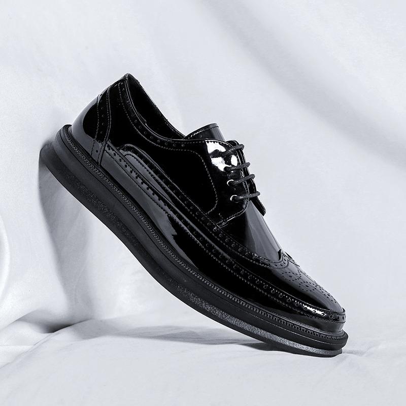 Heißer Verkauf Herren Freizeitschuhe Luxus Lackleder Flach Designer Schuh Herren Bequem Party Büro Business Casual Schuh Elegante Slipper