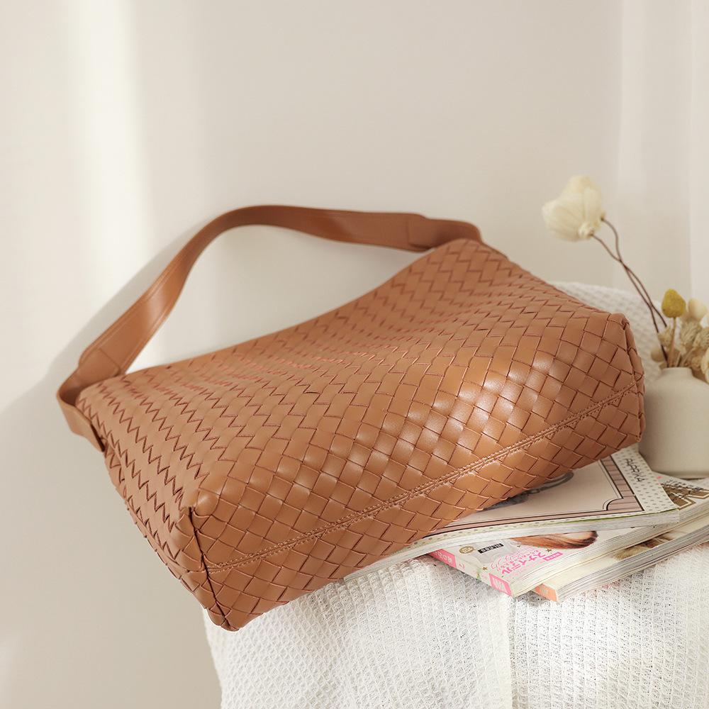 Bolsa feminina de couro explosiva transfronteiriça, bolsa tote tecida simples e moderna, bolsa de mão com ombro de grande capacidade, couro bovino feminino