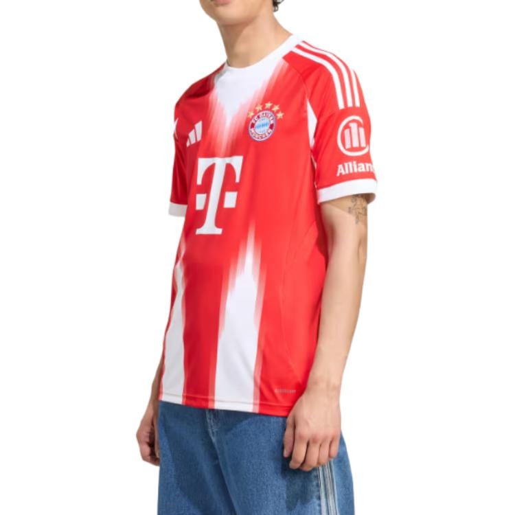 adidas Kostenloser Versand mit AdiClub FC Bayern 25/26 Heimtrikot JJ2137