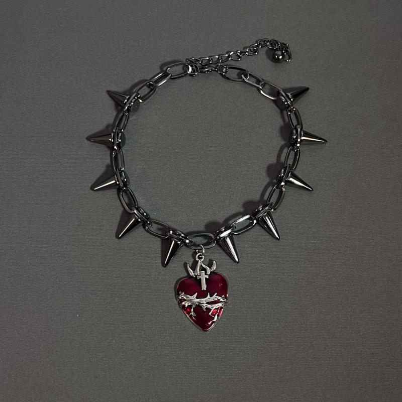 A Punk Gothic Thorn Heart Pendant Necklace for Men and Women, Hip-hop Metal Rivet Spike Necklace, Grunge Rock Jewelry Gift