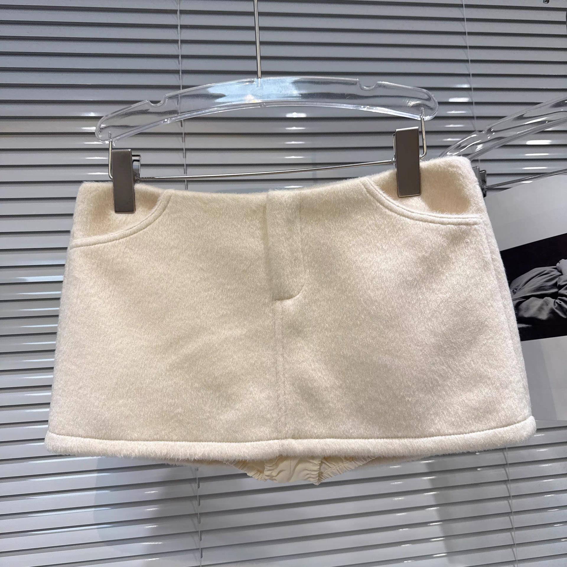 

2026 Spring Stylish Low-Waist Woolen Anti-Exposure Hip-Hugging Short Skirt S бежевый