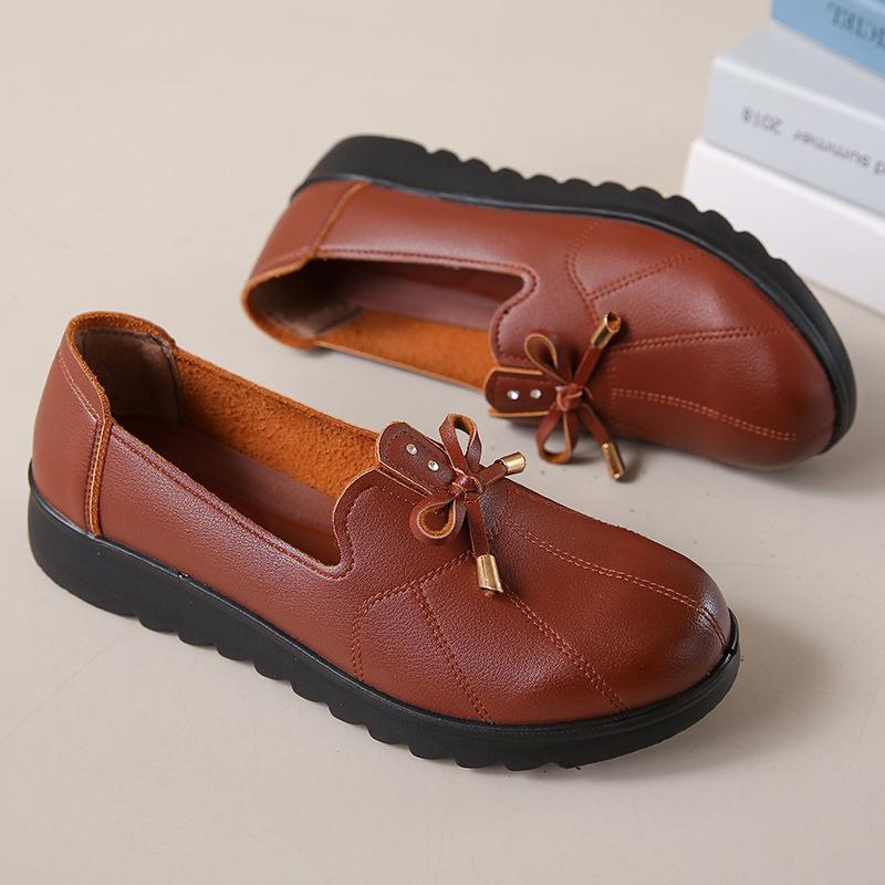 

Spring and Autumn mother shoes casual soft-soled single shoes middle-aged and elderly leather shoes comfortable home daily non-slip work women s shoes 41