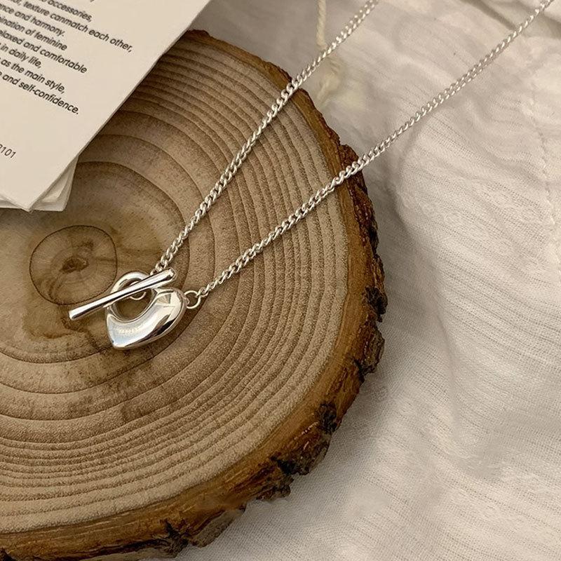 Light Luxury and Niche Love Necklace, New Minimalist and High-end Collarbone Chain