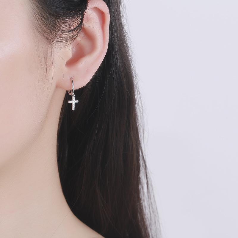 Korea Dongdaemun S925 Silver Cross Ear Cuffs: Unisex Zircon Earrings with Simple, Modern Design