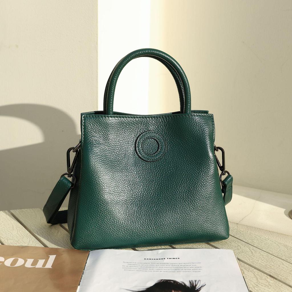 2025 Genuine Leather Women's Tote: European & American Style, Large Capacity Commuter Shoulder Bag
