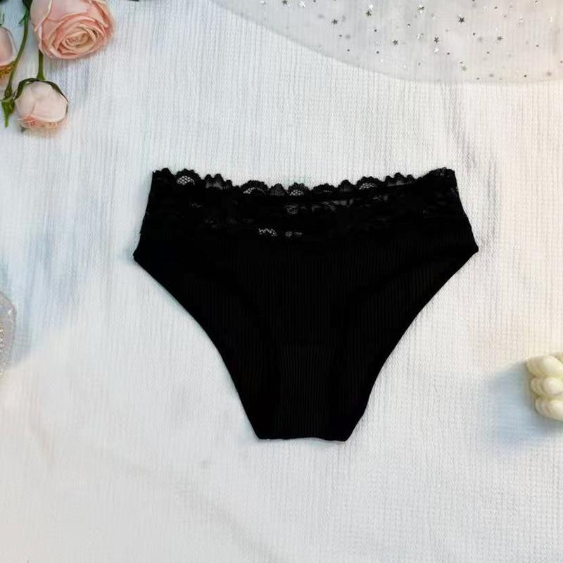 Ladies Spring and Summer Sexy Lace Comfortable Threaded Triangle Briefs