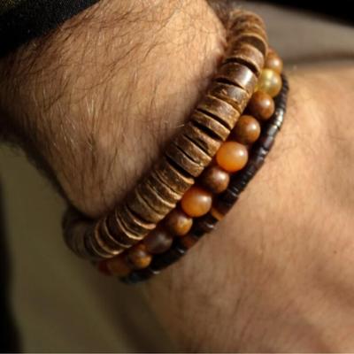 Herren Vintage Mehrschichtiges Handgefertigtes Perlenarmband: Sommerlicher Stil mit Holz-, Kokosnussschalen- und Achatperlen
