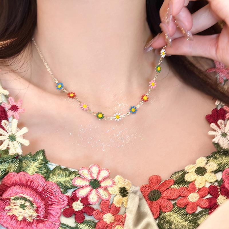

Dripping oil colored flower pendant necklace summer exquisite niche design personality temperament versatile necklace women