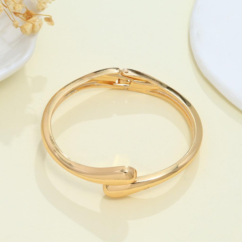1 set of European and American fashion simple heavy metal temperament geometric ring smooth surface women's bracelet ring jewelry set