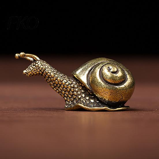 Office Table Decoration Vintage Bronze Snail Sculpture, Metal Animal Statue, Slow Living Desk Ornament Decor for Home Tea Table, Garden