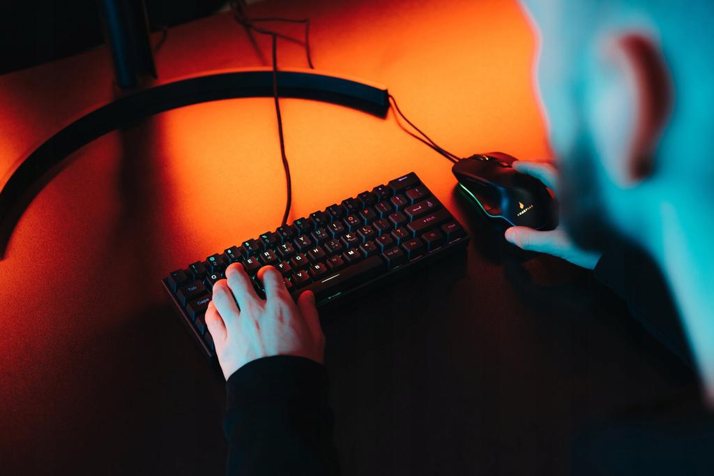 Kablolu SureFire KingPin M1 oyuncu klavyesi %60 RGB QWERTY İngilizce