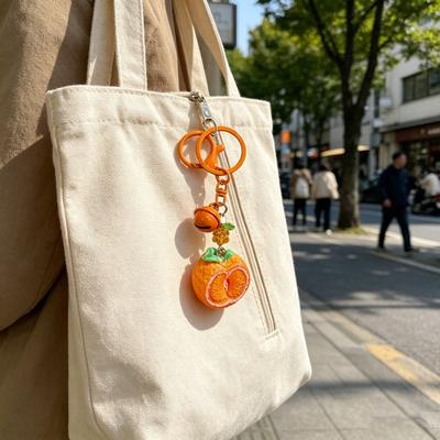 Taschenanhänger 1:1 Realistischer Orangenförmiger Harz-Schlüsselanhänger mit Klingelgeräusch Hohe Simulation Frucht-Anhänger Schlüsselhalter