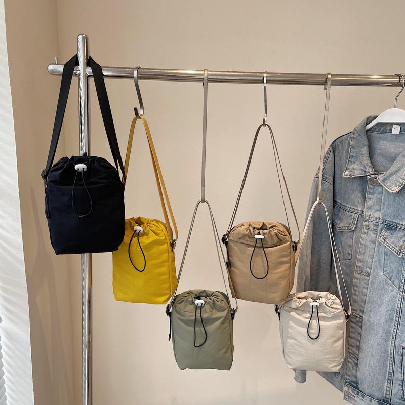 Trend lightweight messenger bag Japanese drawstring nylon Oxford cloth men's and women's outdoor leisure sports shoulder bucket bag