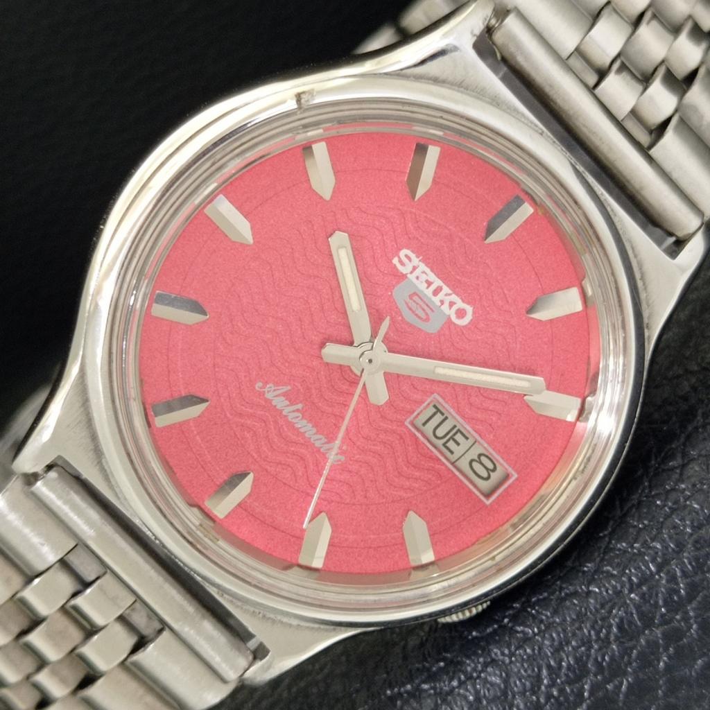 

ПОДЛИННЫЕ ВИНТАЖНЫЕ МУЖСКИЕ ЧАСЫ SEIKO 5 AUTOMATIC 7S26A ЯПОНИЯ С КРАСНЫМ ЦИФЕРБЛАТОМ a702355-5 R124-a702355