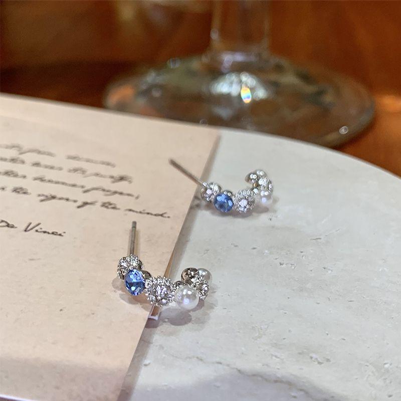 

Доступная роскошь Летний жемчуг Женский Уникальный темпераментный меньшинство Циркон Pair of tremella needles