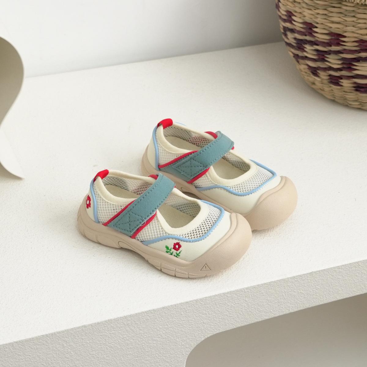 

-Children Sandals Girls Retro Embroidery Toe Protection Sandals Soft Sole Non-slip Breathable Sport Shoes Size 25 синій