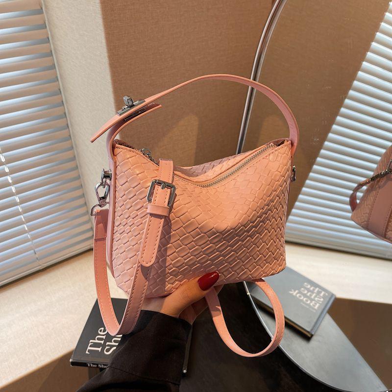 2025 Trendy Women's Woven Handbag: Summer Fashion Pillow Crossbody for Simple Commutes