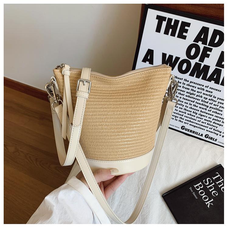 Grass Woven Hollow Shoulder Bag Women's 2025 New Trendy Casual Versatile Student Bucket Messenger Bag
