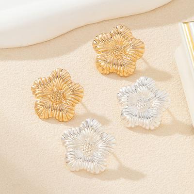 1 Pair of Retro Texture Sunflower Texture Flower Metal Light Luxury Temperament Sweet Literary Stud Earrings