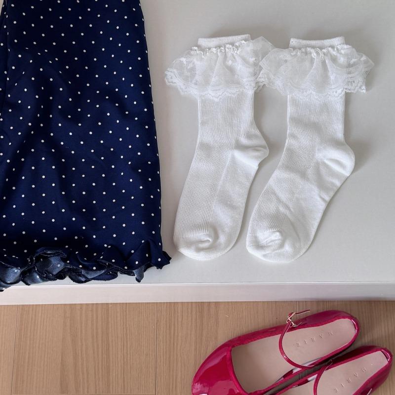 Ladies Spring and Summer New Style All Match Pure Color Ballet Wind Big Lace Lace In The Tube Socks