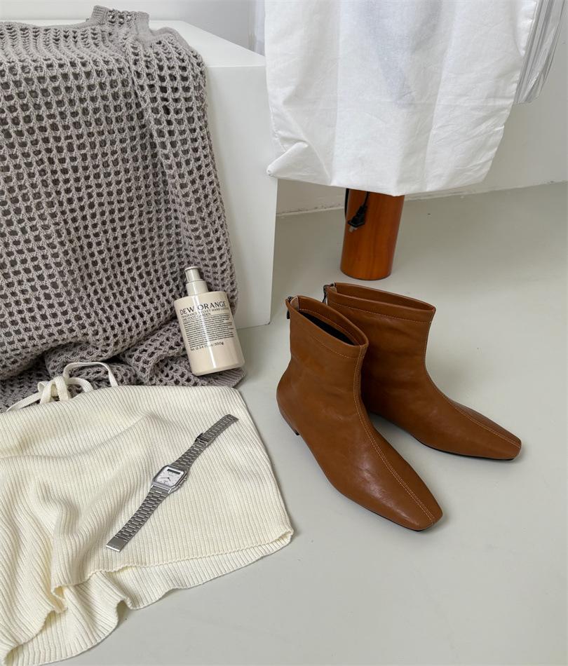 

Korean version of the new flat-bottomed short Chelsea boots, small square pointed head, low heel, inner height-increasing soft leather bare boots, a 39 светло-коричневого