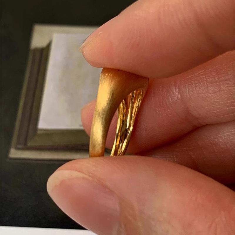 Medieval Emerald High-end Engraving Little Finger Tail Ring Light Luxury Women's Tail Ring