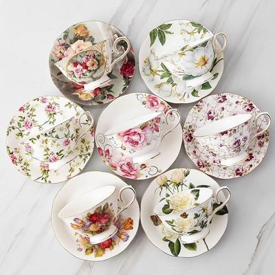 Set Tazza da Caffè in Ceramica Piattino Cucchiaino Set Tazze da Tè ai Fiori Set Tazza e Piattino in Porcellana Europea Per Tazze da Caffè Tazze Caffè Regalo