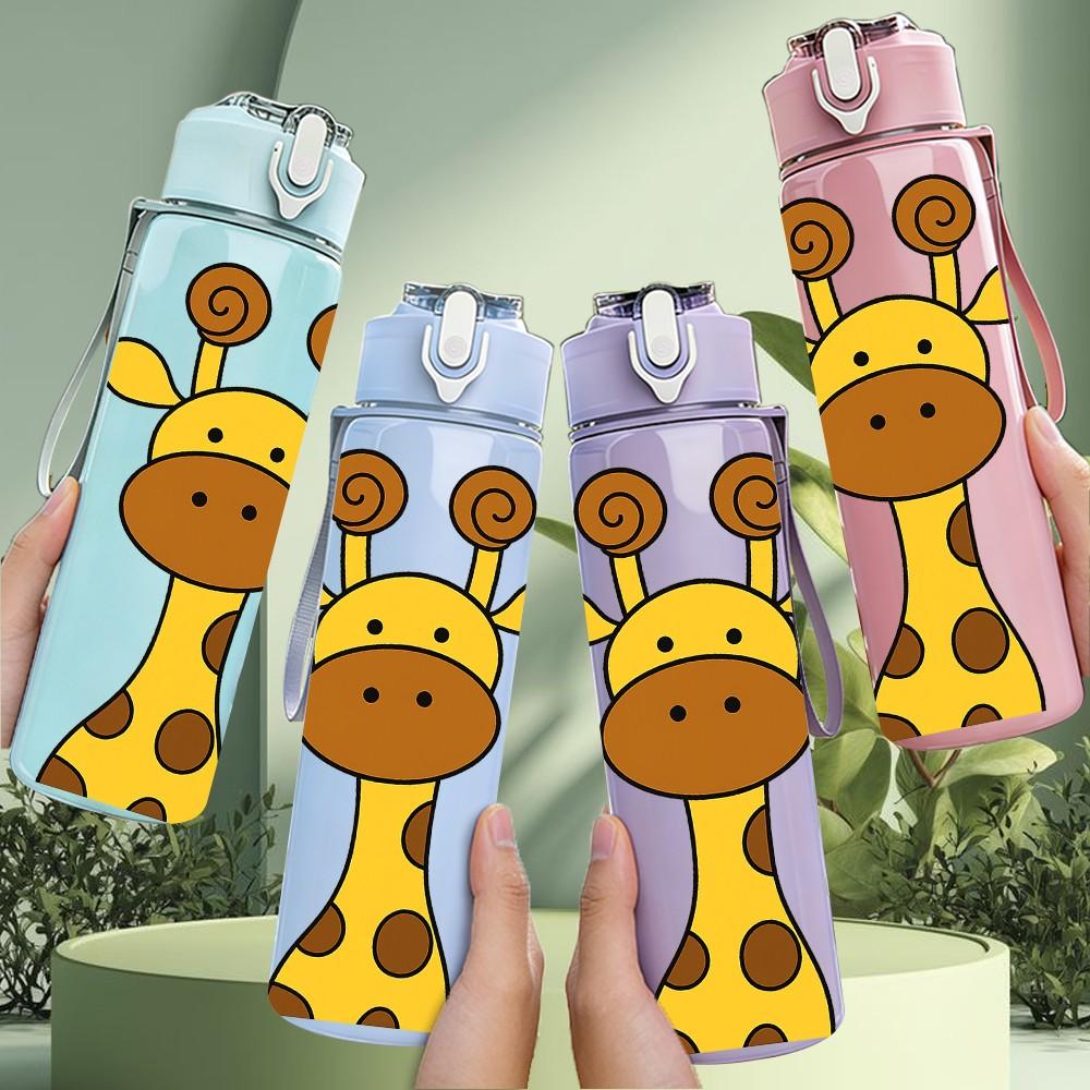 1PC Cartoon Giraffe Animal Pattern 750ml Color Plastic Sports Water Bottle Leakproof Flip Straw Lid Suitable for Sports Office Home Use