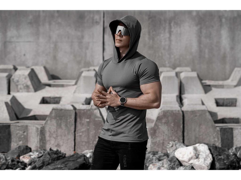 Męska koszulka z krótkim rękawem, szybkoschnąca, elastyczna, z kapturem, o dopasowanym kroju, do biegania i treningów