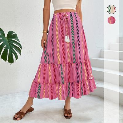Ein neues sommerliches, personalisiertes Damenkleid im Vacate-Stil mit Quasten-Schnürsenkeln und ethnischen Streifenmustern