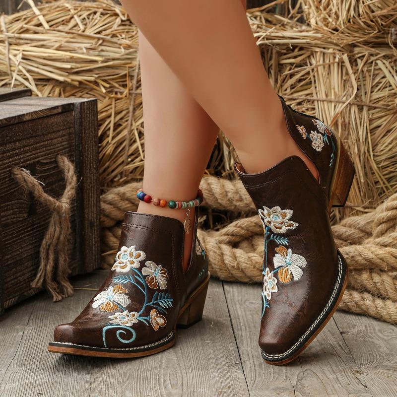 New Western Embroidered Square Head Short Boots for Women, Retro Thick Heel V-mouth Large Size Women's Boots