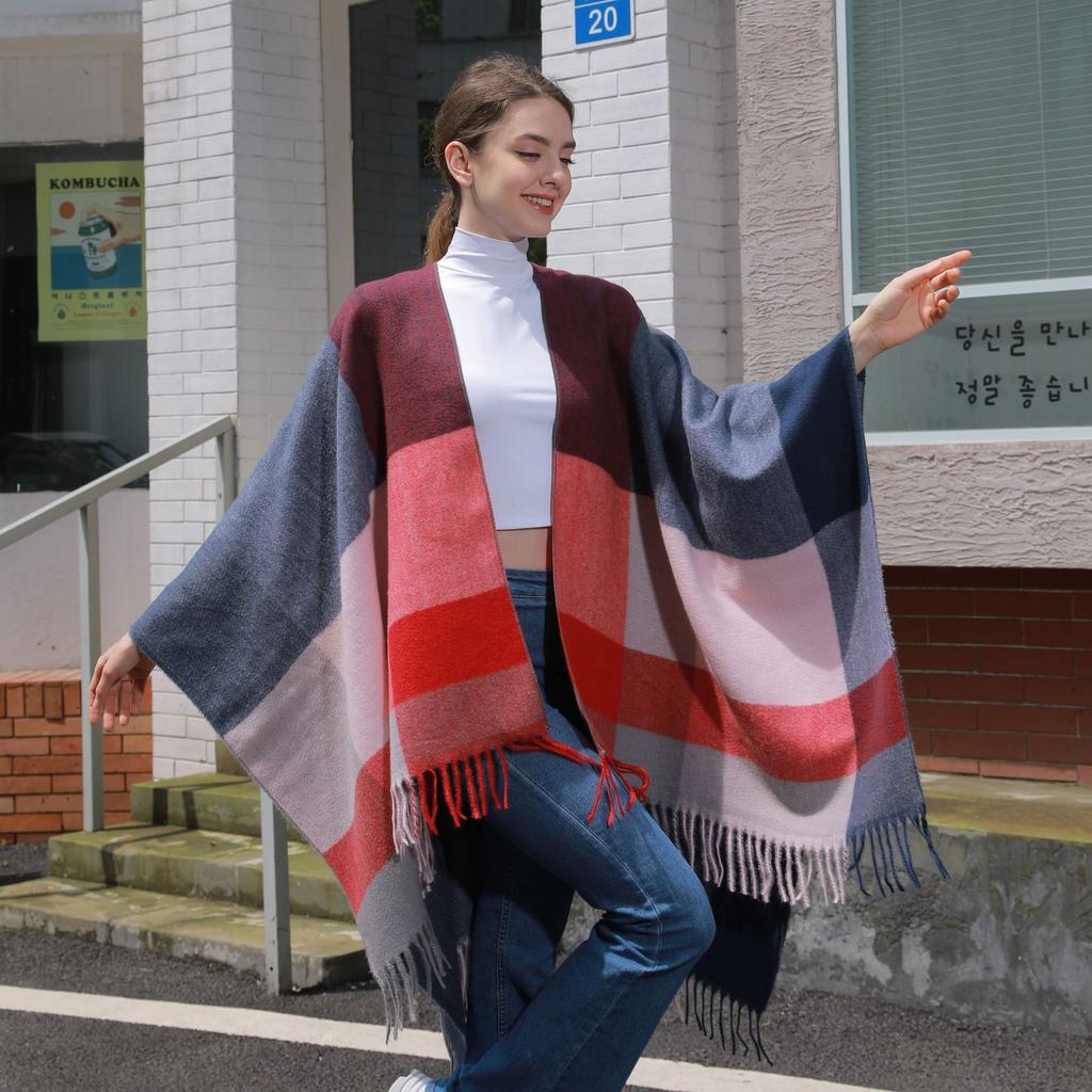 Europäischer und Amerikanischer Stil Damenmode Klassischer Karierter Schal Herbst Winter Warm Gestricktes Cape Jacquard Fransen Schlitz Cardigan