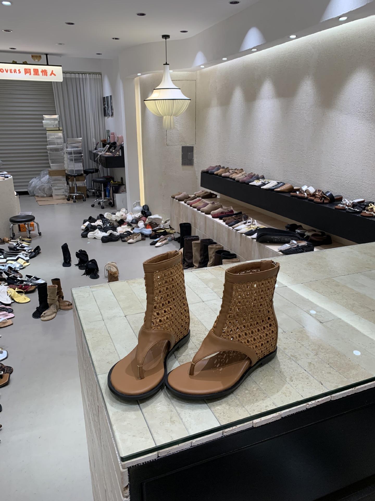 

2025 new French retro hollow woven breathable toe herringbone cool boots women s outer wear inner height-increasing Roman sandals 39 светло-коричневого