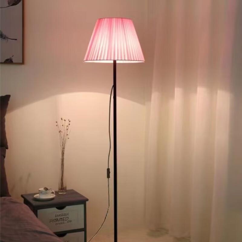 UOSU Nordische Stehleuchte