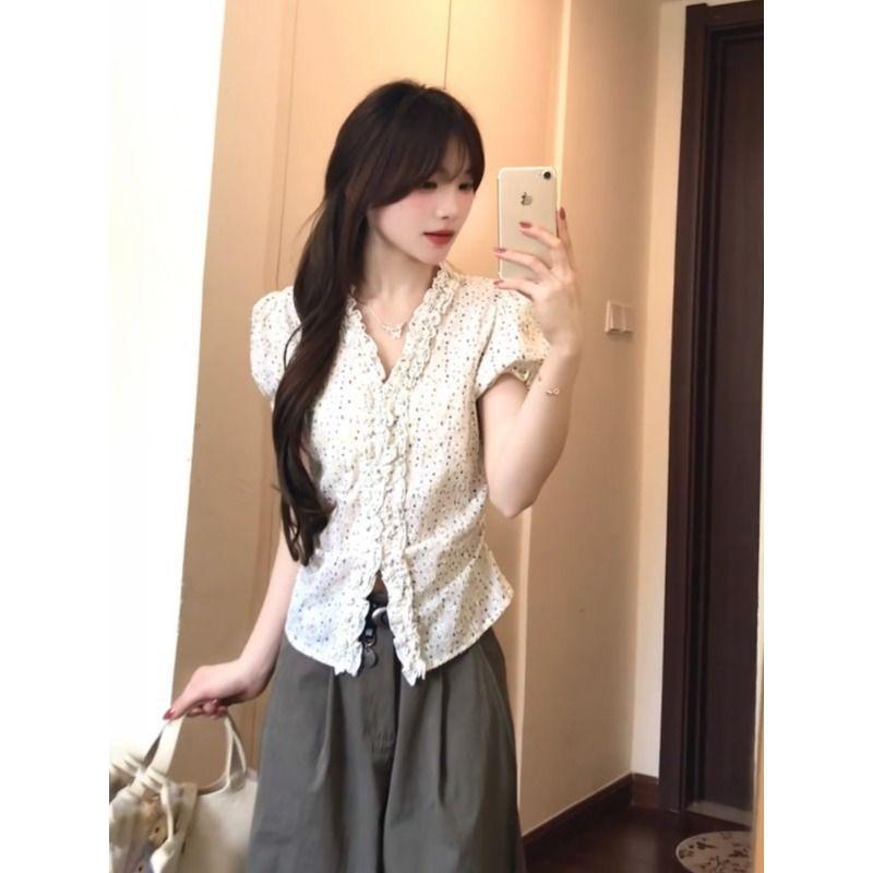 Fungus edge short-sleeved shirt women's new summer V-neck slim-fitting and thin bubble-sleeved shirt French top