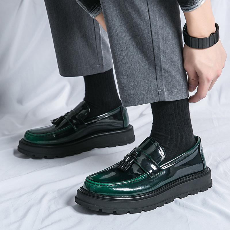 Scarpe di lusso in pelle di alta gamma, senso di alta gamma nel Regno Unito, casual rialzate con suola spessa lucida