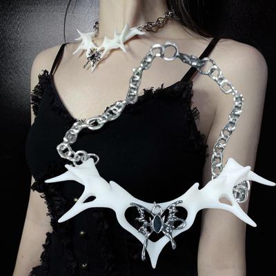 Kyberpunkový kostlivec Cosplay náhrdelník Unisex řetízek ze slitiny řetízek s motýlkem přívěsek šperky gotický punk hip-pop příslušenství rekvizity dárek