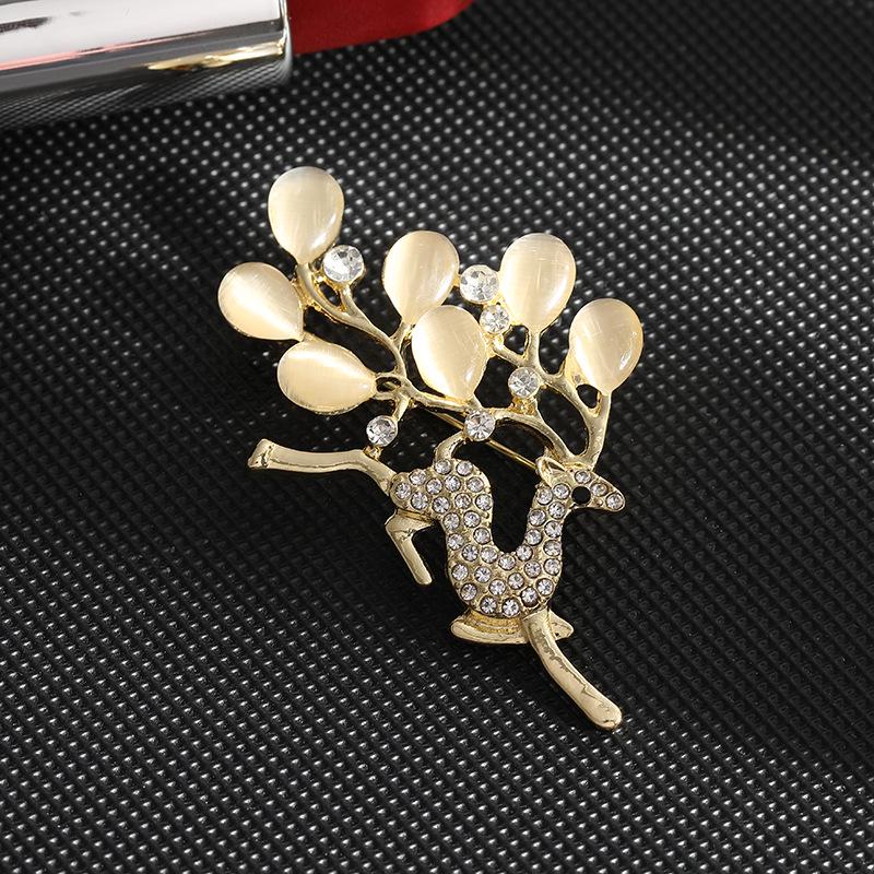 High-End Gold Deer Brooch - Unique Fashion Jewelry Accessory