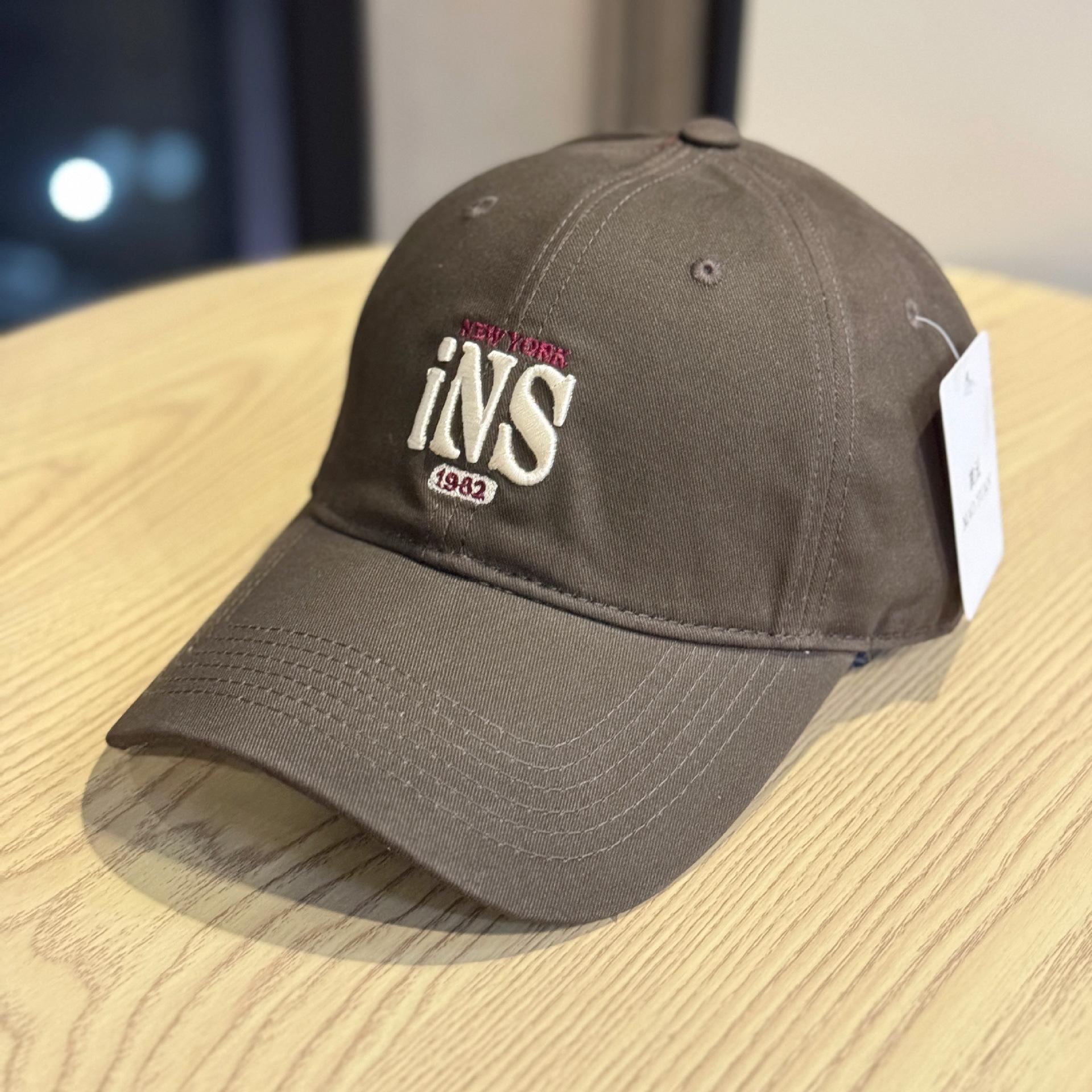 

2025 soft top high quality baseball cap letter embroidered cap wide brim small hat One size fits all темно-коричневого кольору