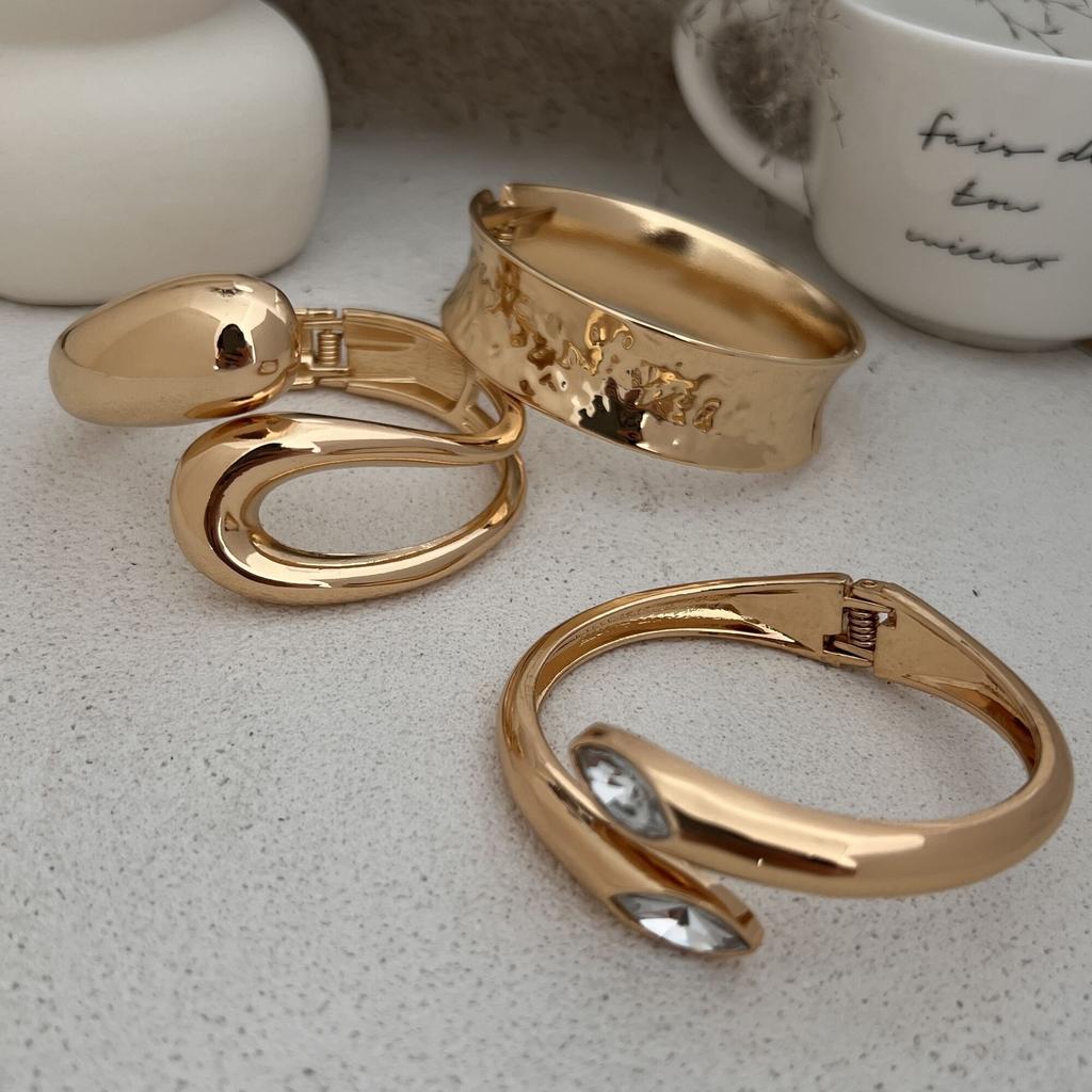 Salircon Fashion Simple Hollow Water Drop Shaped Curved Metal Spring Bangles Women Vintage Gold Color Steampunk Bracelet Jewelry