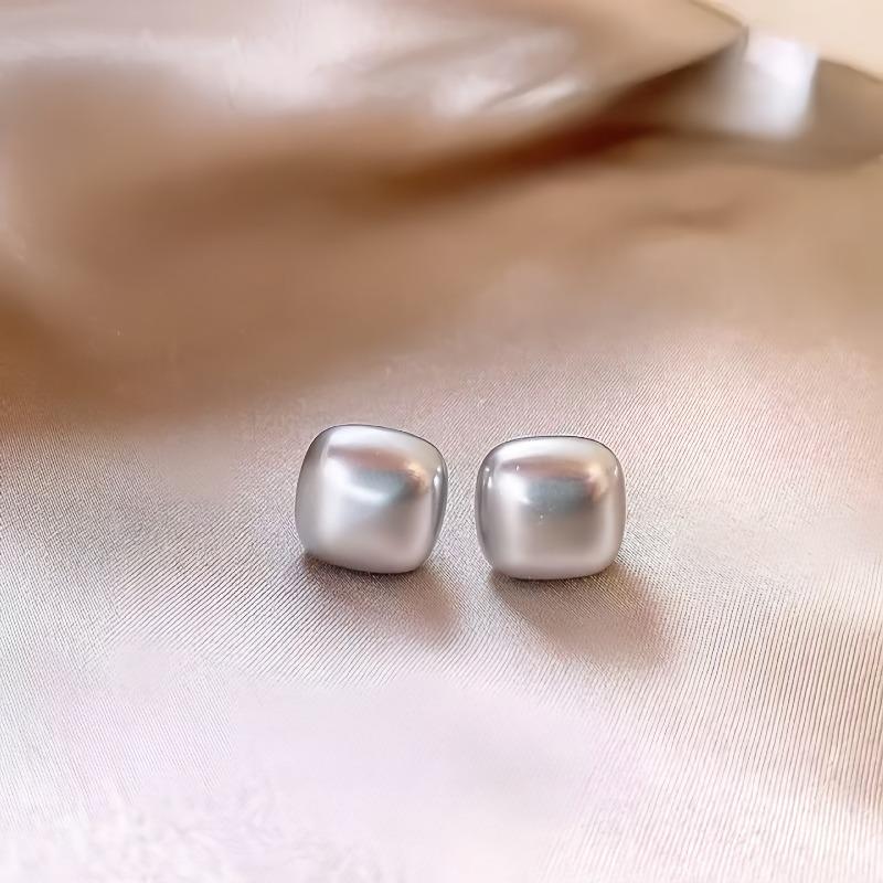 Geometric Square-shaped Steamed Buns, Pearl Silver Needle Earrings, Wind-style Earrings - Elegant and Versatile Accessories.