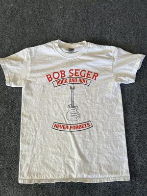 Bob Seger Rock And Roll Never Forgets T-shirt Bomull Klassisk Unisex T-shirt S5XL Unisex T-shirt