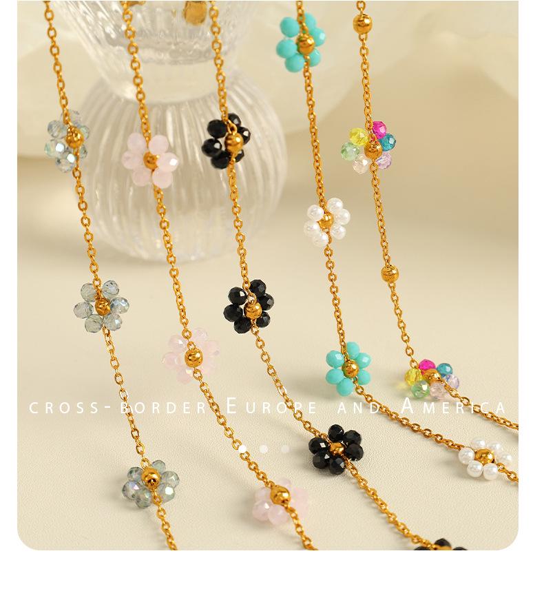 European & American Fresh Flower Stainless Steel Bracelet with Women's Niche Design and Titanium Steel Necklace Set.