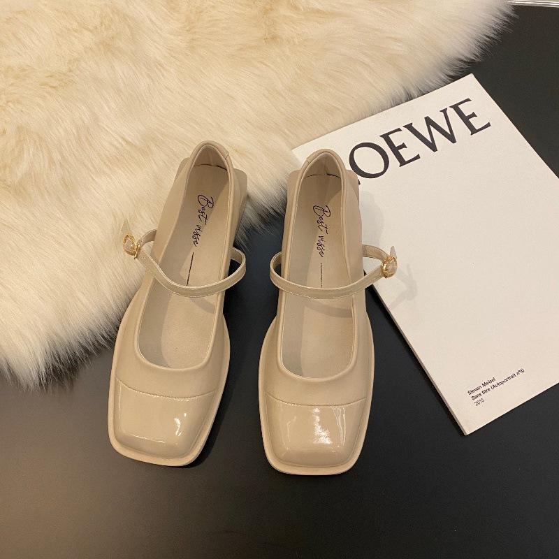 Honkongo juoda kvadratinė galva Madingi lengvi viengubi batai Moteriški batai su vienu mygtuku storu kulnu Mary Jane maži odiniai batai