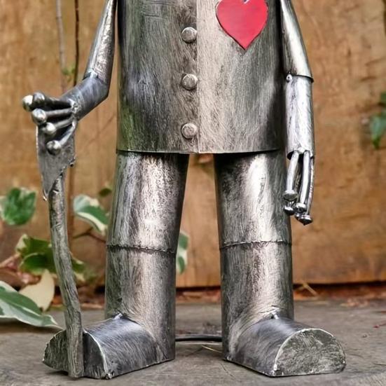 Vintage Tin Man Garden Ornament Weather-resistant Love Heart Soldier Statue Sculpture Outdoor Yard Art Decoration Ornament