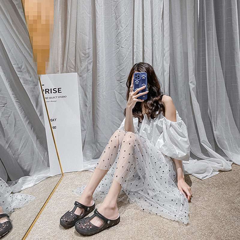 Buty z dziurami damskie lato nowe sandały galaretkowe wersja koreańska modne płaskie antypoślizgowe buty plażowe słodkie sandały uczennicy