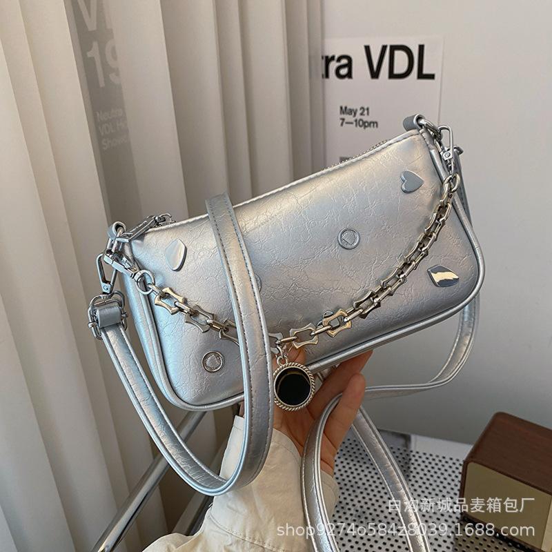 

French niche fashion chain handbag women s 2025 new trendy simple shoulder bag foreign style crossbody bag серебряный