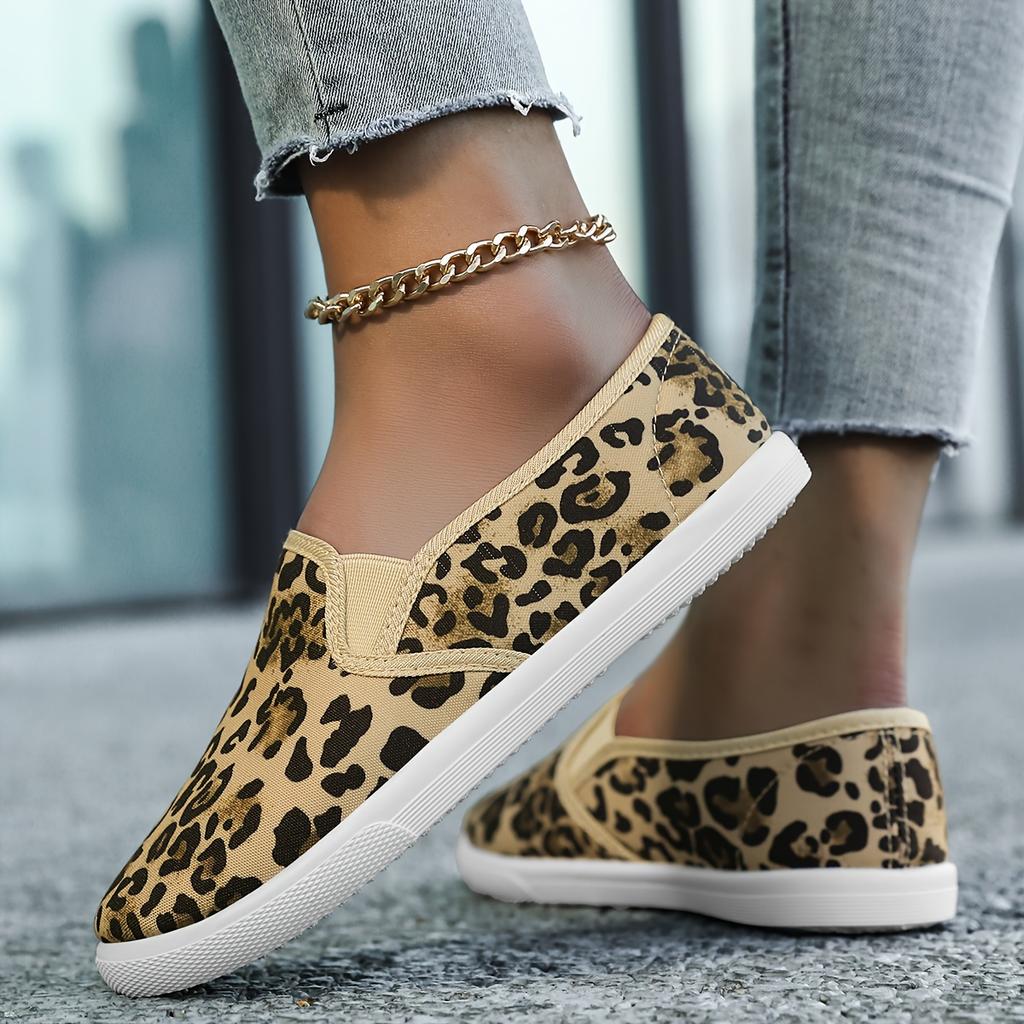 Vibrant Style Retro Chic Women's Casual Sneakers - Colorful Paisley Print, Lightweight Fabric, All-Season Comfortable Shoes, Slip-On Casual Flats
