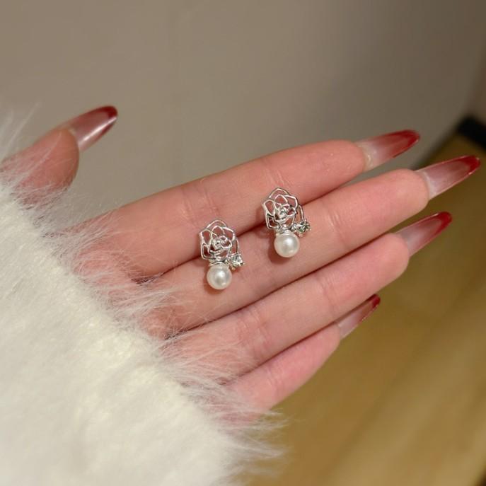 Korean atmosphere hollow rose pearl stud earrings design high-end exquisite earrings earrings