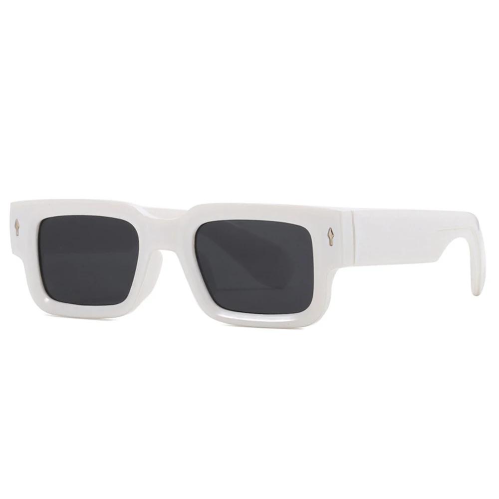 Occhiali da Sole Quadrati Retrò da Uomo per Donna Vintage Lusso Borchie Designer Occhiali da Sole Moda Lenti Arrow UV400 Occhiali